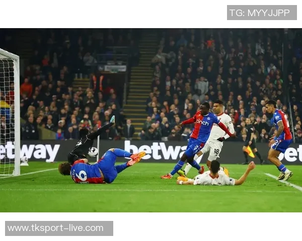 巴黎与曼联最新比赛预测分析及双方战术对决展望